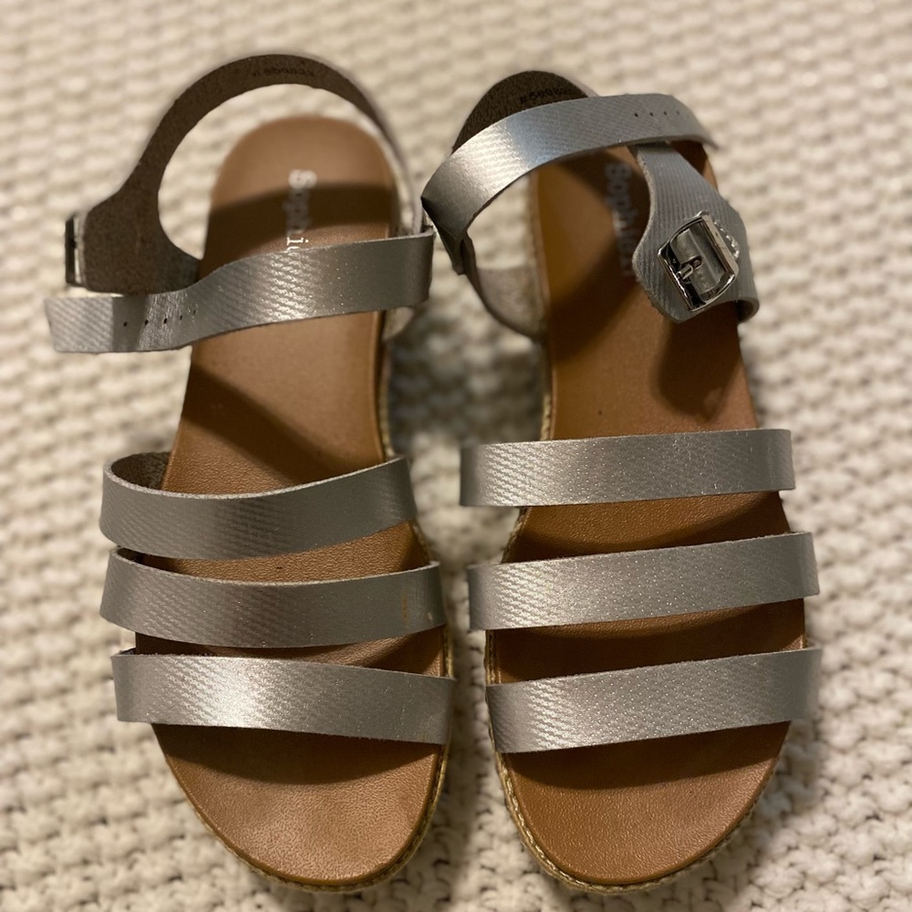 Little kids sandals